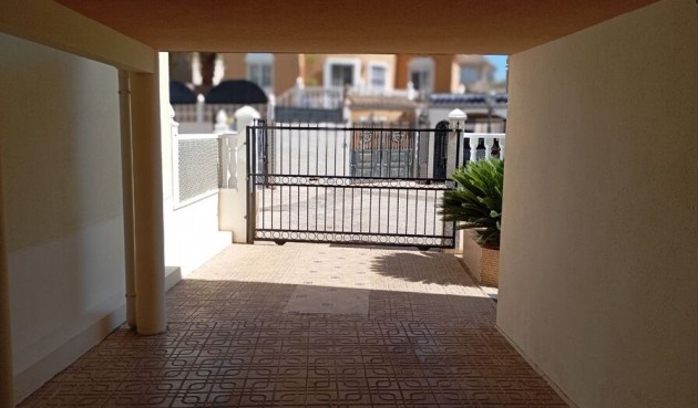 Brukt - Villa -
Villamartin - Costa Blanca