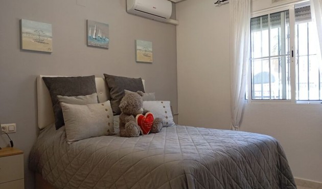 Brukt - Villa -
Villamartin - Costa Blanca