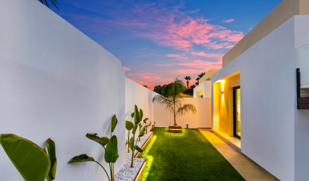 Resale - Villa -
El Chaparral - Inland