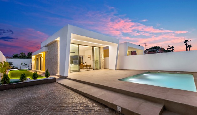 Resale - Villa -
El Chaparral - Inland