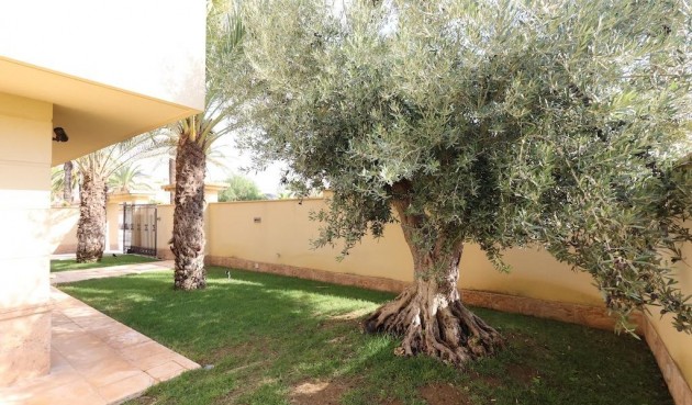 Resale - Villa -
Cabo Roig - Costa Blanca