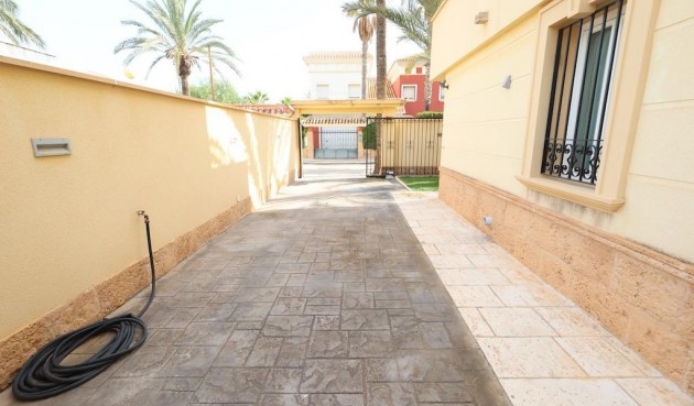 Resale - Villa -
Cabo Roig - Costa Blanca