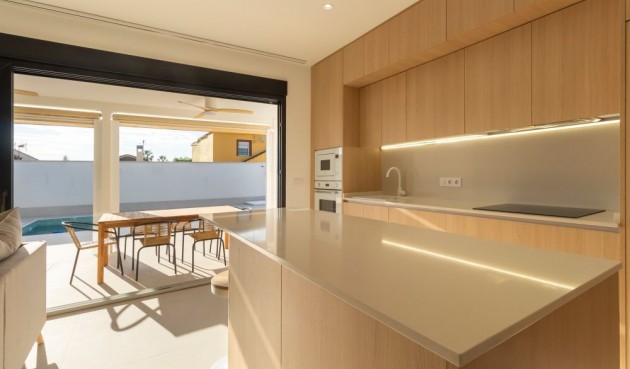 Återförsäljning - Semi Detached -
Torrevieja - Costa Blanca