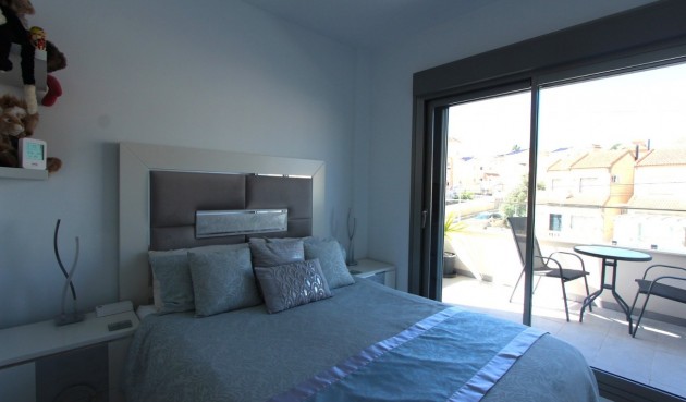 Återförsäljning - Villa -
Villamartin - El Galan