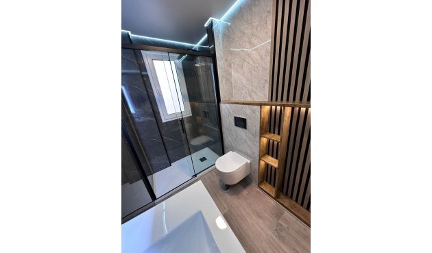 Resale - Apartment -
Torrevieja - Estacion De Autobuses