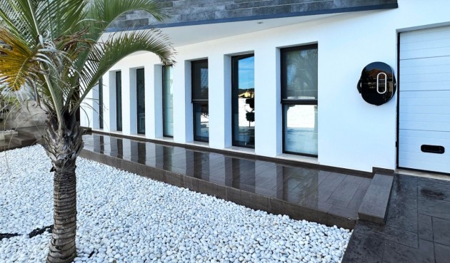 Resale - Villa -
Jávea - Costa Blanca