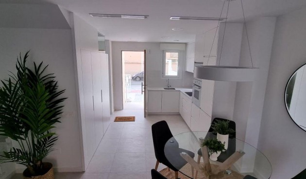 Återförsäljning - Town House -
Torrevieja - aguas nuevas