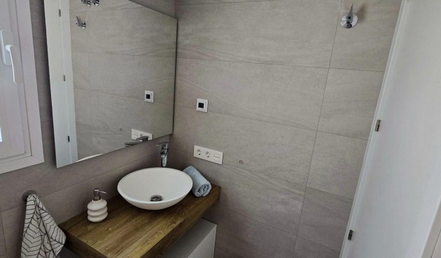 Återförsäljning - Town House -
Torrevieja - aguas nuevas