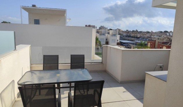 Återförsäljning - Town House -
Torrevieja - aguas nuevas