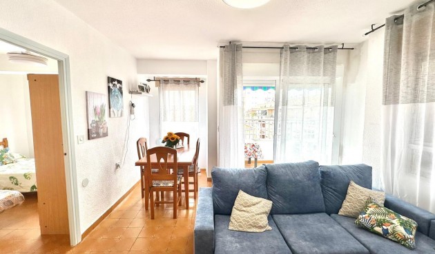 Reventa - Ático -
Torrevieja - Centro