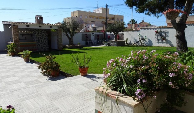 Resale - Villa -
Orihuela Costa - Costa Blanca