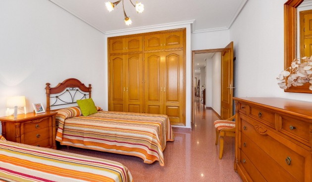 Resale - Penthouse -
Torrevieja - Paseo Maritimo