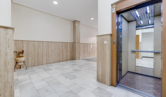 Resale - Penthouse -
Torrevieja - Paseo Maritimo