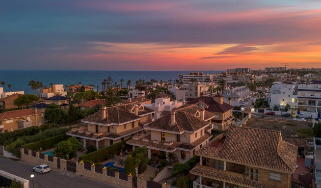 Brukt - Villa -
Torrevieja - Costa Blanca