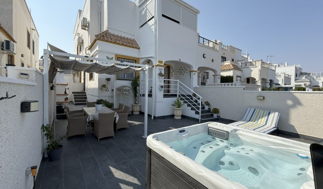 Brukt - Villa -
Orihuela Costa - Costa Blanca