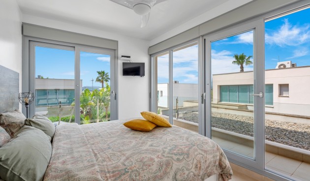 Brukt - Villa -
Orihuela Costa - Costa Blanca