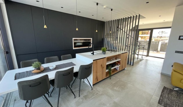 Återförsäljning - Villa -
Rojales - Inland