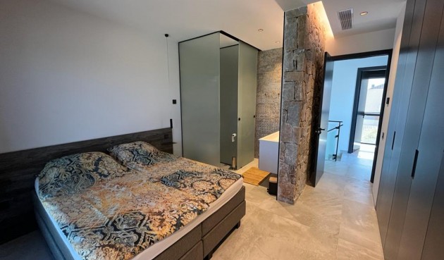 Återförsäljning - Villa -
Rojales - Inland