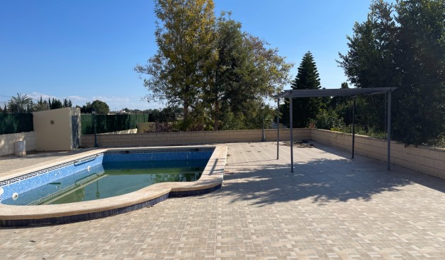 Resale - Villa -
Albatera - Inland