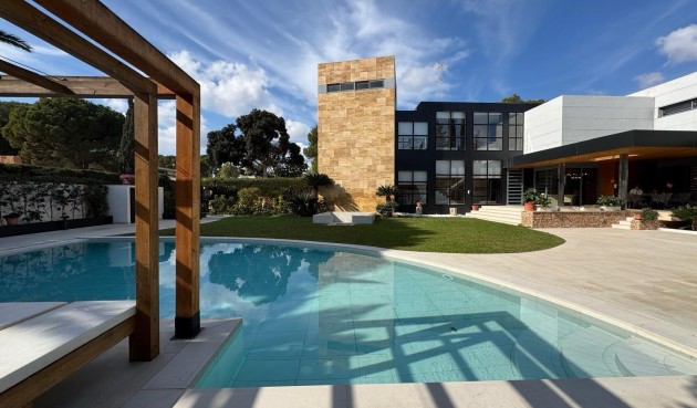 Resale - Villa -
Orihuela Costa - Altos De Campoamor