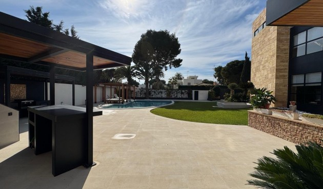 Resale - Villa -
Orihuela Costa - Altos De Campoamor