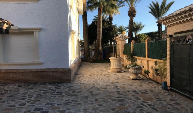 Resale - Villa -
Orihuela Costa - Costa Blanca