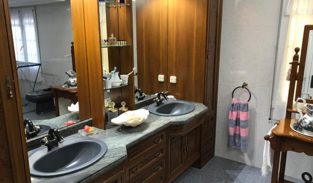 Resale - Villa -
Orihuela Costa - Costa Blanca