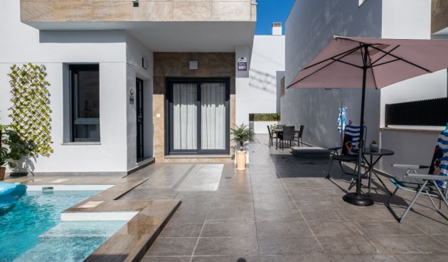 Återförsäljning - Villa -
Torrevieja - Costa Blanca