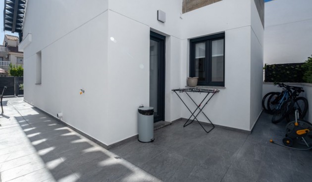 Återförsäljning - Villa -
Torrevieja - Costa Blanca