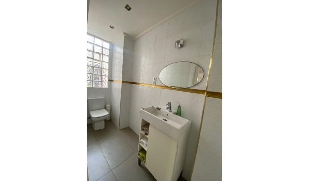 Brukt - Villa -
Torrevieja - Centro - Muelle Pesquero