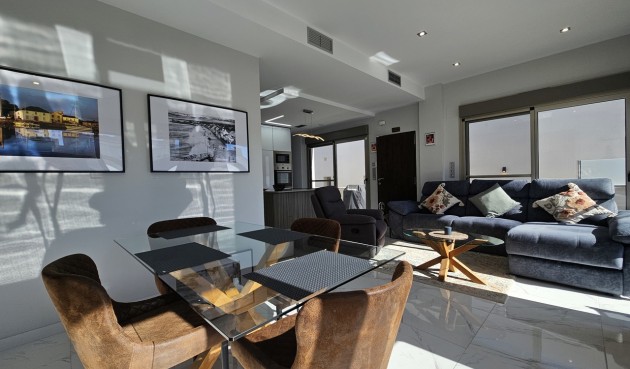 Brukt - Villa -
Villamartin - Costa Blanca