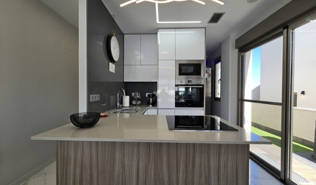 Brukt - Villa -
Villamartin - Costa Blanca