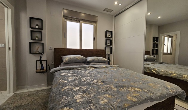 Brukt - Villa -
Villamartin - Costa Blanca