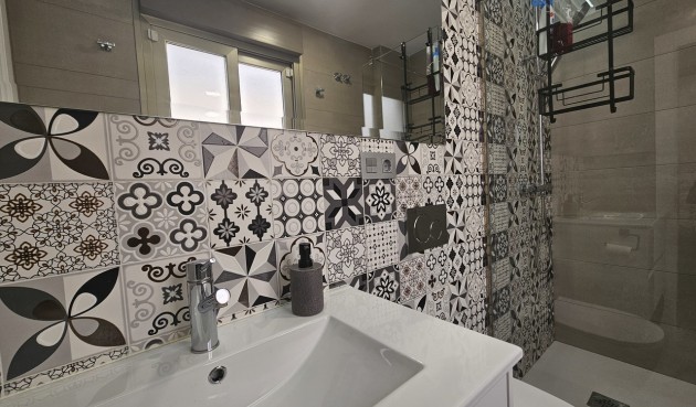 Brukt - Villa -
Villamartin - Costa Blanca