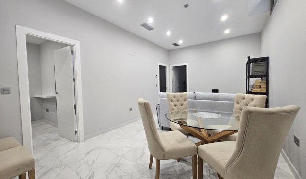 Brukt - Villa -
Villamartin - Costa Blanca