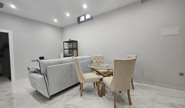 Brukt - Villa -
Villamartin - Costa Blanca