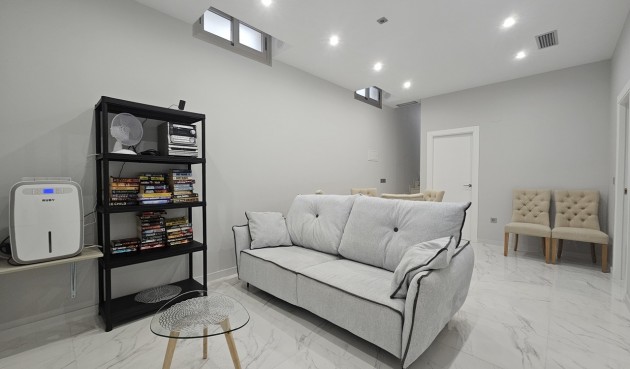 Brukt - Villa -
Villamartin - Costa Blanca