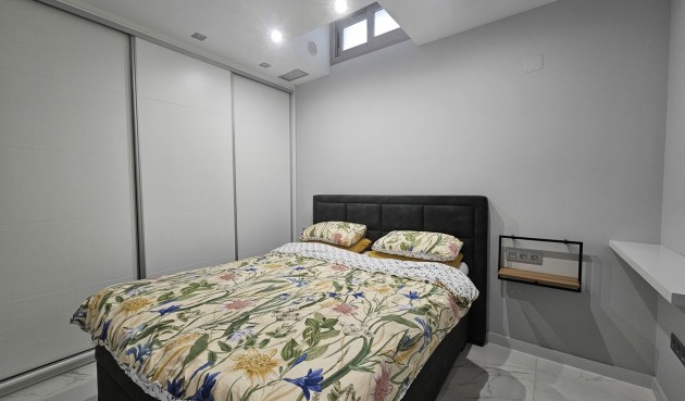 Brukt - Villa -
Villamartin - Costa Blanca