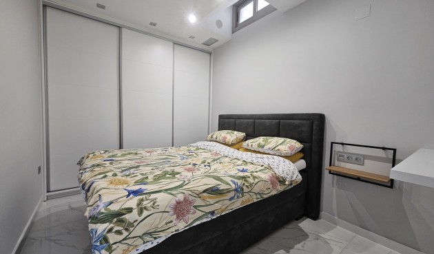 Brukt - Villa -
Villamartin - Costa Blanca