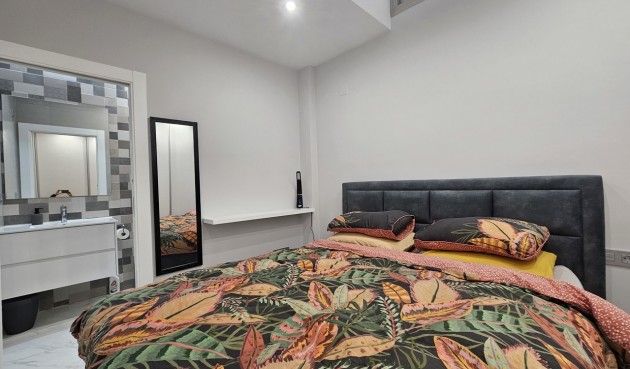 Brukt - Villa -
Villamartin - Costa Blanca