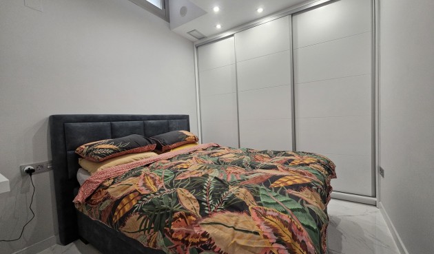 Brukt - Villa -
Villamartin - Costa Blanca