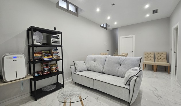 Brukt - Villa -
Villamartin - Costa Blanca