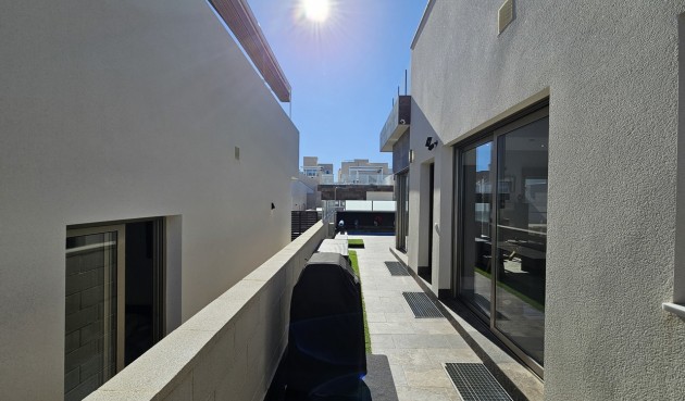 Brukt - Villa -
Villamartin - Costa Blanca