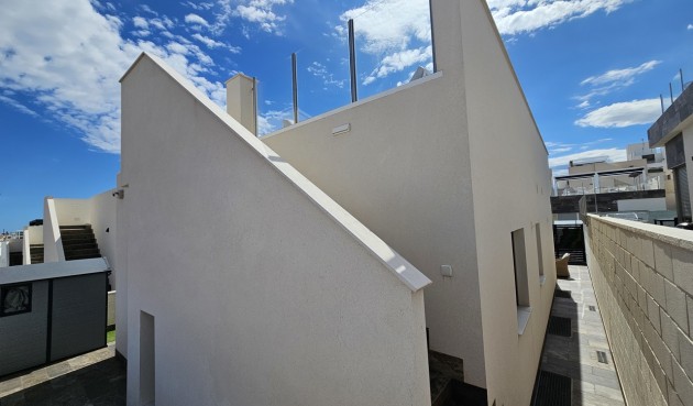 Brukt - Villa -
Villamartin - Costa Blanca