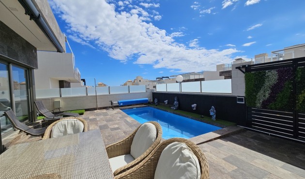 Brukt - Villa -
Villamartin - Costa Blanca