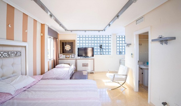 Resale - Villa -
Torrevieja - Torre La Mata