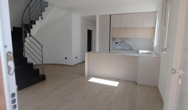 Resale - Villa Penthouse -
Torrevieja - aguas nuevas