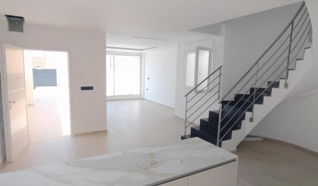 Resale - Villa Penthouse -
Torrevieja - aguas nuevas