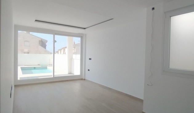 Resale - Villa Penthouse -
Torrevieja - aguas nuevas