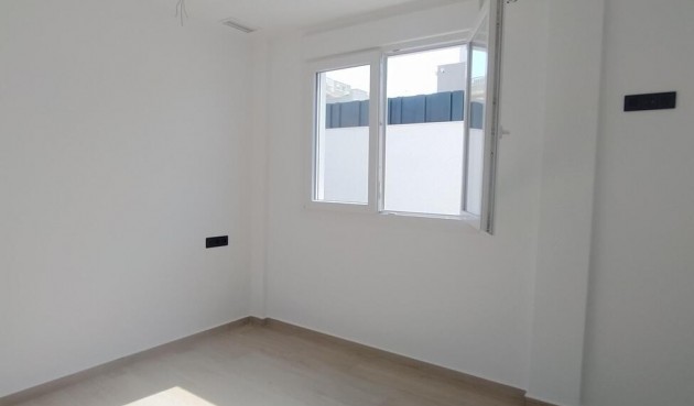 Resale - Villa Penthouse -
Torrevieja - aguas nuevas